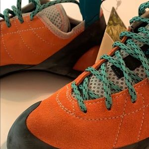 Brand New Scarpa Helix Climbing Shoes Size 39